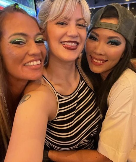 shower threesome onlyfans free porn images