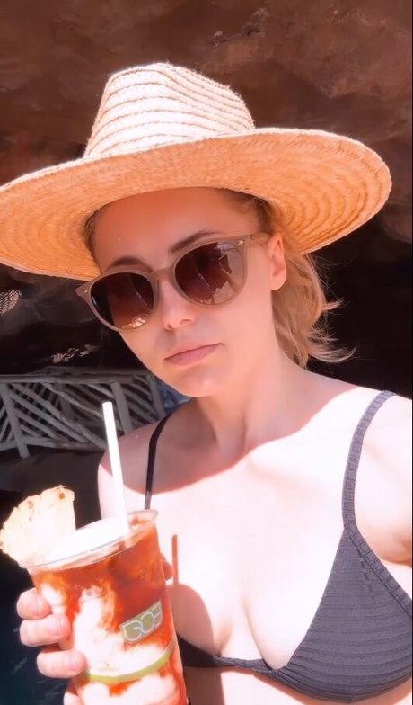 Nicki Taylor model hd picture