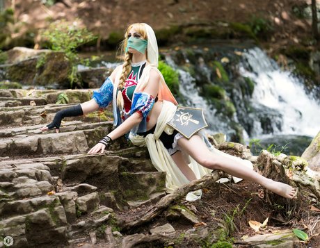 CrystAAHHL star hot photos