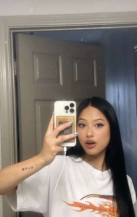 Gabby hua nude model pic