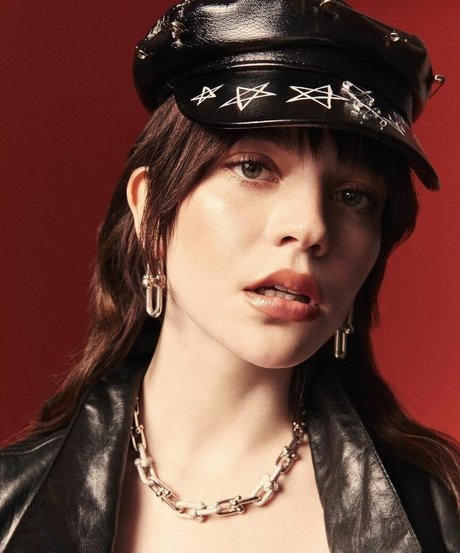 Sophie Thatcher star pornographic image