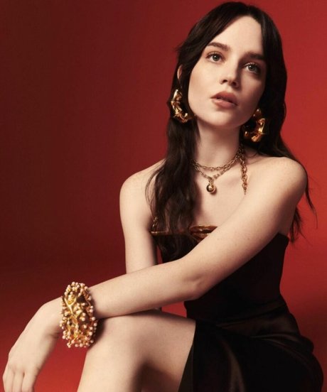 Sophie Thatcher best model img