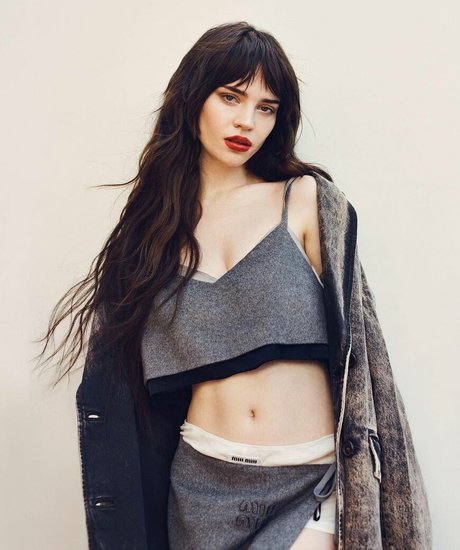 Sophie Thatcher free pornstar pictures