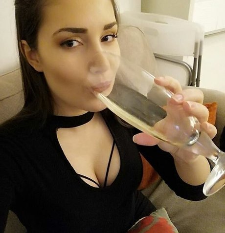 yabbe nudes model gallery