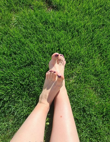 cavalierifeetfree model nude pictures