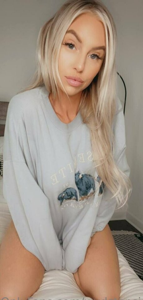 wydstepsissy hot actress images