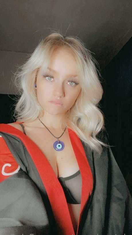 cosmicpetals top model pics