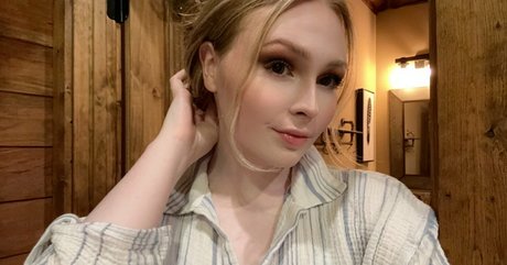 Shy Trans sexy pornstar img