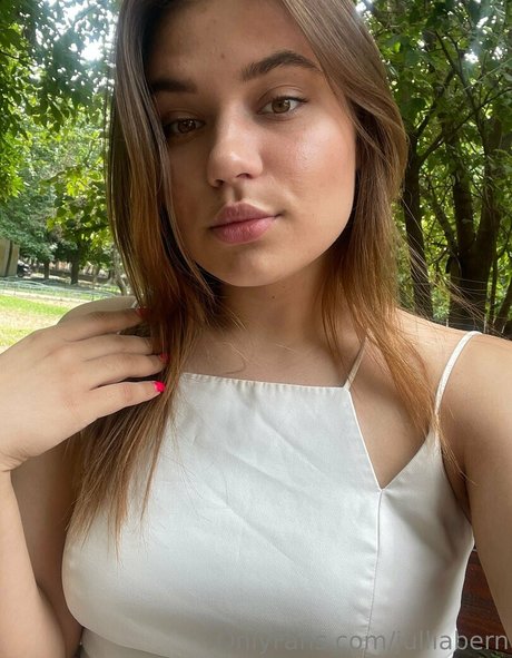 julliabern pretty model pic