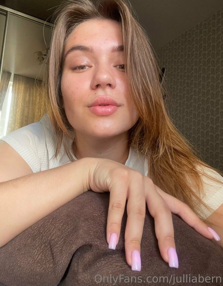 julliabern nudes model images