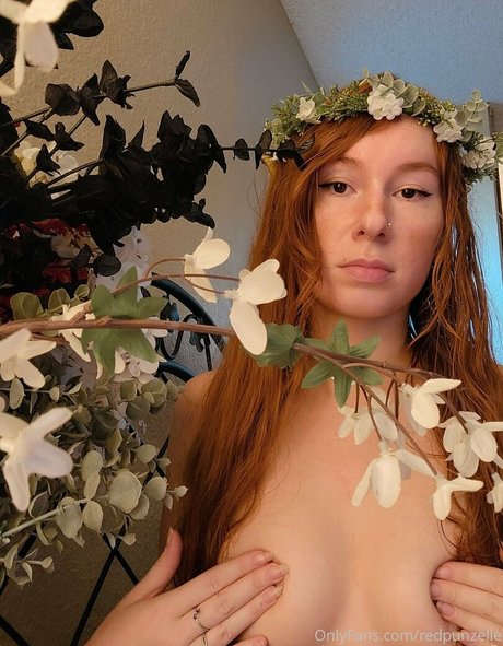 redpunzelle exclusive model image