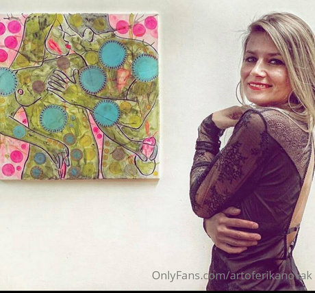 BadEry model nude photo