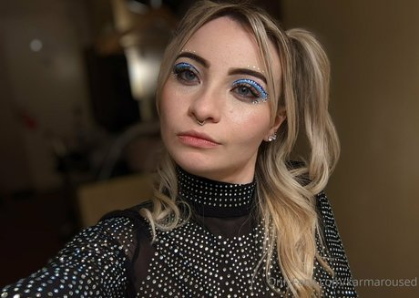 Karmaroused beautiful model image