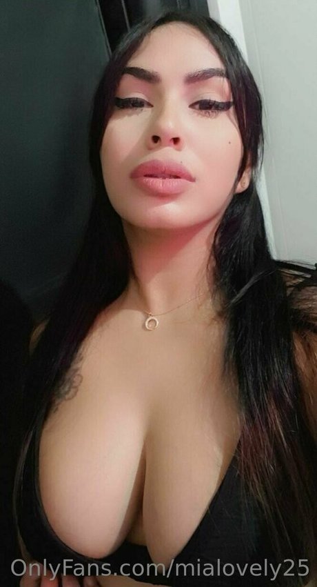 mialovely25 sexy actress pic
