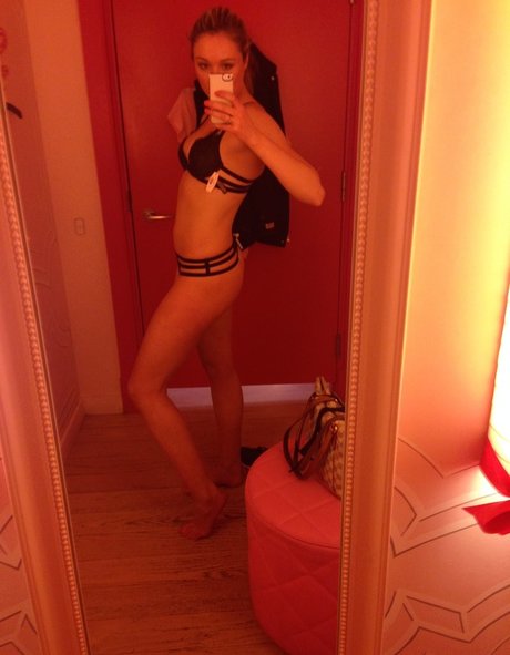 Katrina Bowden sexy model image