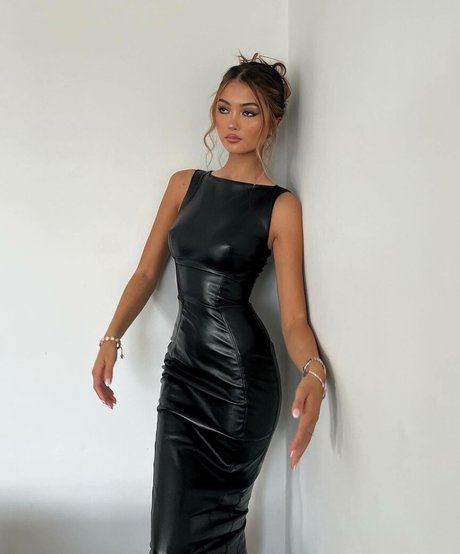 Audrey Thompson model beautiful images