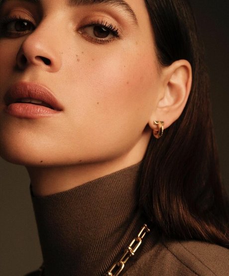 Adria Arjona hd model pics