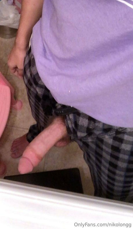 nikolongg nude star picture