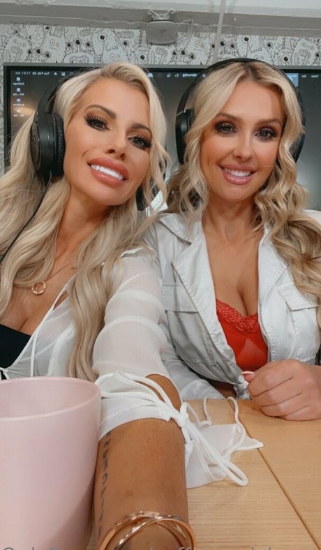 coffeeandcleavage model naked photos