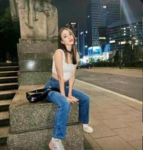 vivi torn model top picture