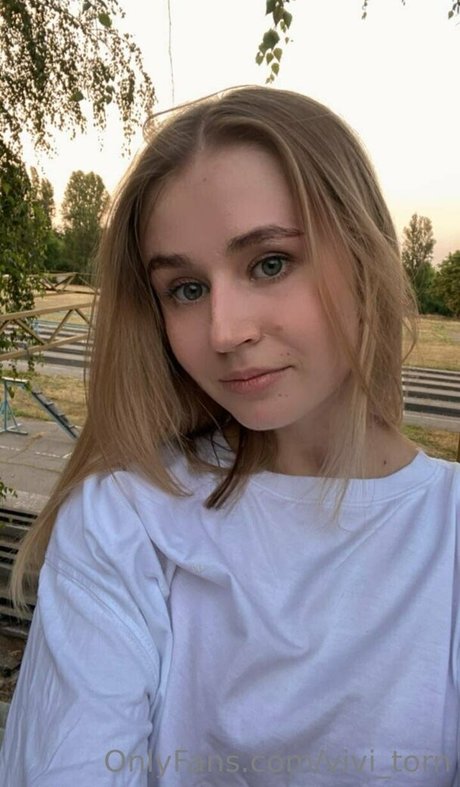 vivi torn model hd image