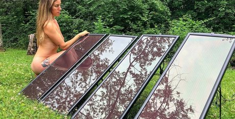 The Naked Gardener pretty actress pics