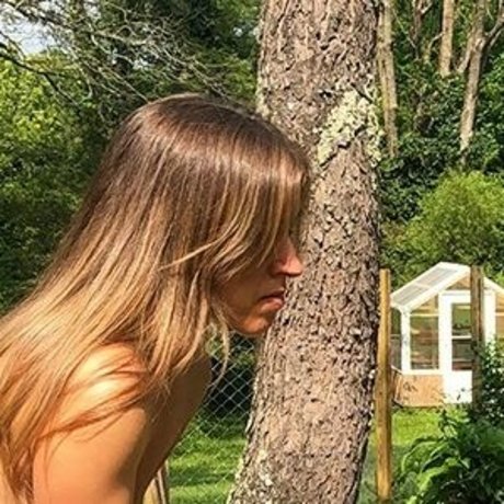 The Naked Gardener model nice images