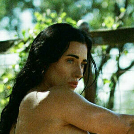 Maeggatron model pornographic photo