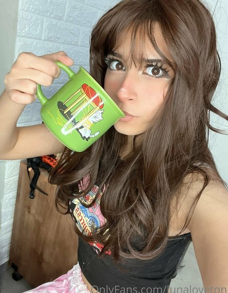 Lunaloveton nude pornstar image