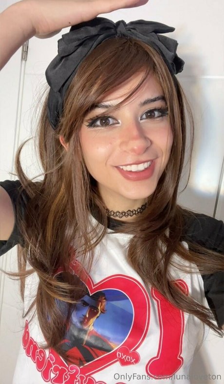 Lunaloveton pornstar hot picture