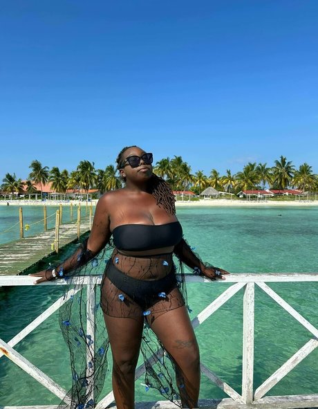 bigbootylatinamx pornstar erotic photo