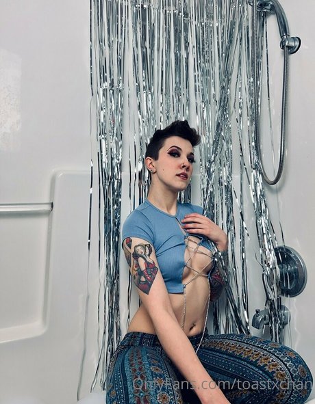 toastxchan pornographic model pictures