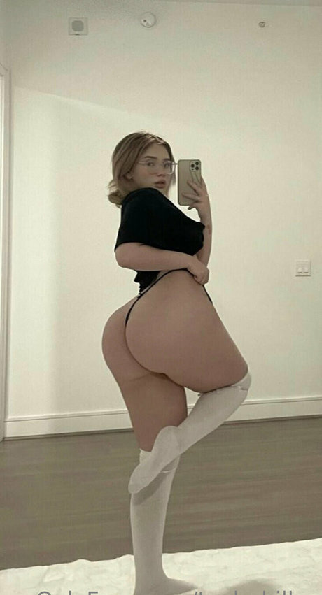 taylerhillss pretty star pic