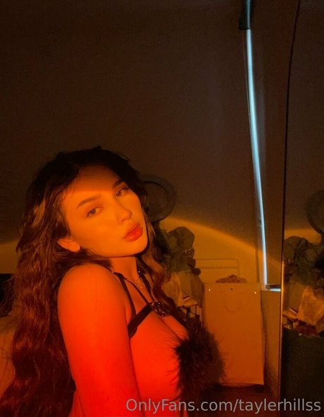 taylerhillss model nude archive