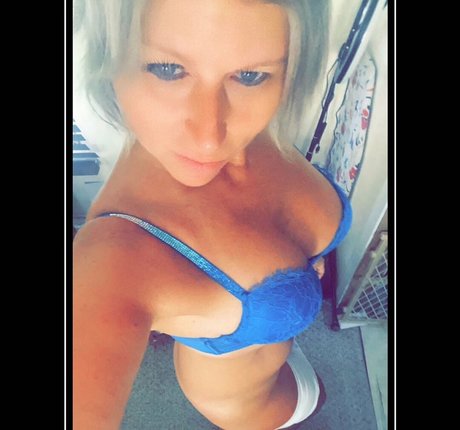 bikerchik250 pornographic model archive