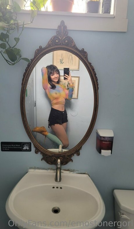 female muscle onlyfans top pic