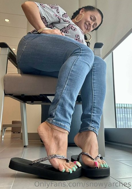 snowyarches pretty model images