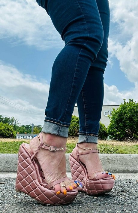 snowyarches pretty model photo