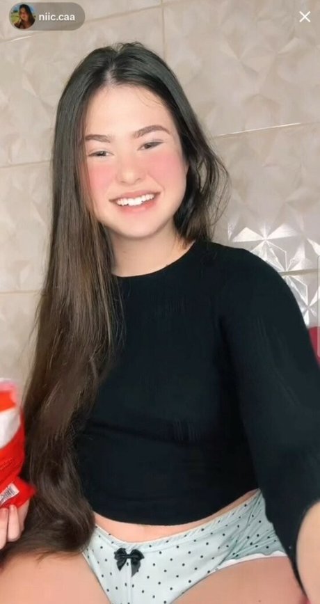 Nicolle Caroline free model galleries