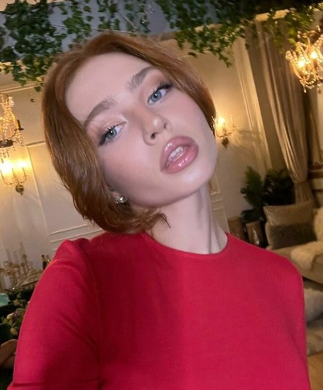 Renata Valliulina model pretty image