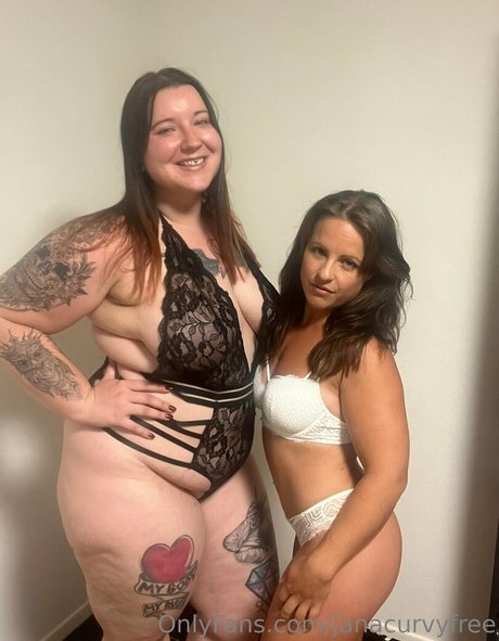 janacurvyfree star art photo