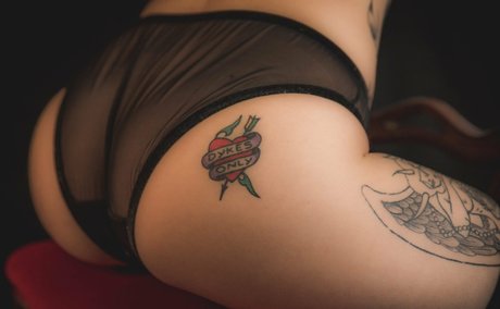 Synthia Valentine model sexy gallery