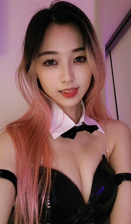 dear chuu nudes model img