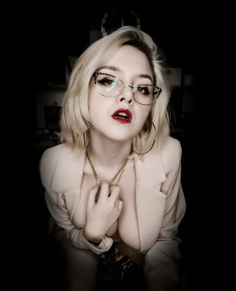 Velvetnight model sexy pics