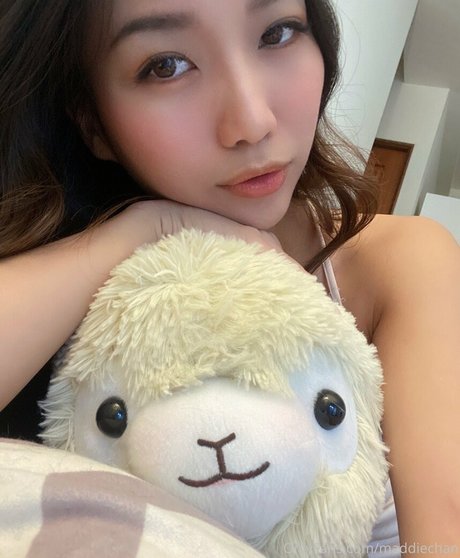 Maddiechan model erotic image