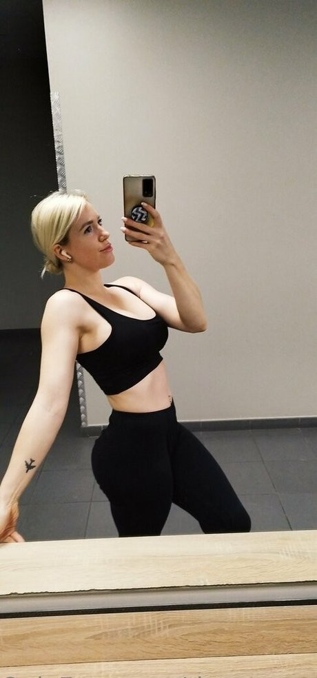 TinaYummy hot actress pic