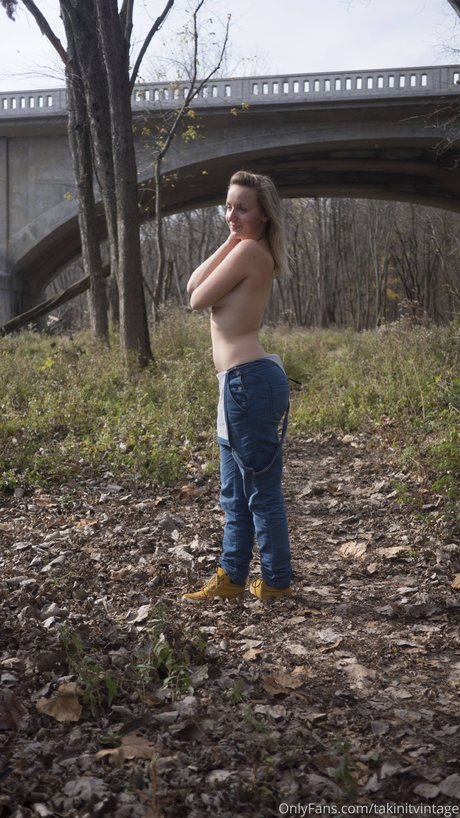 busty teen onlyfans top image