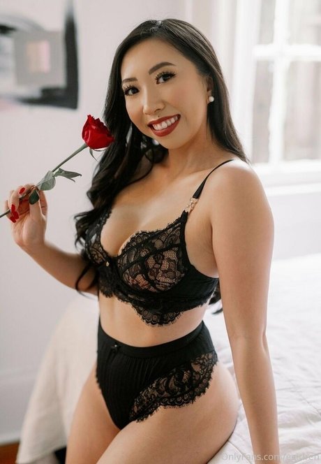 egirlren star naked image