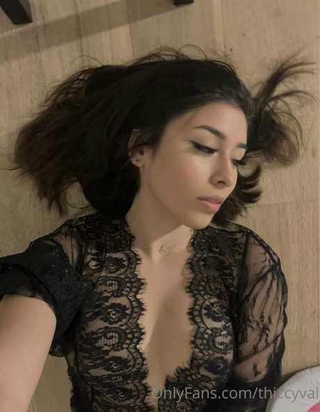 ThiccyVal free model pics