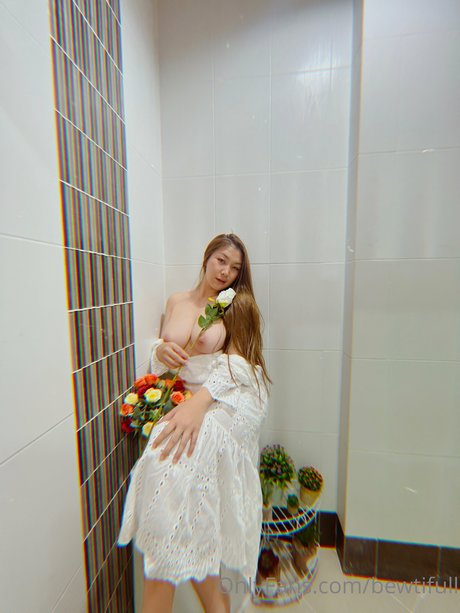 Bewtifull nudes actress pic